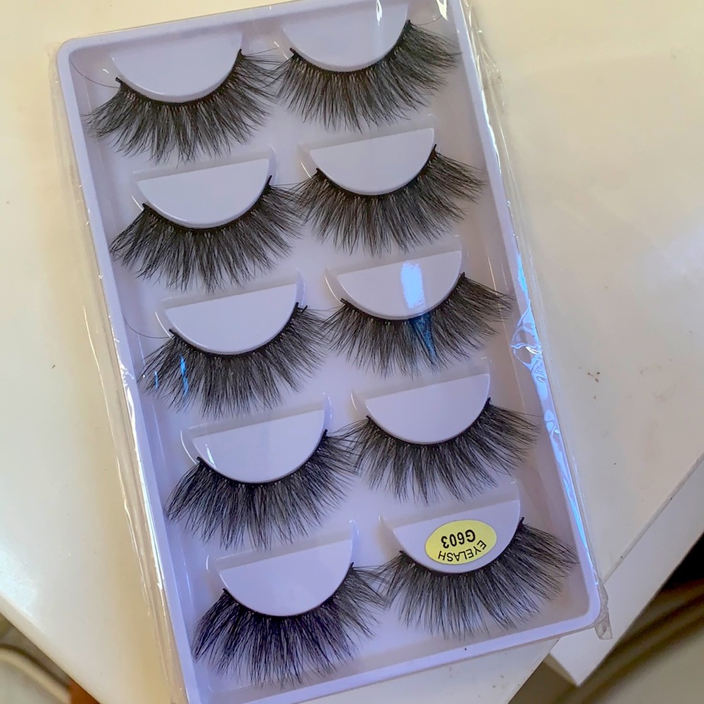 False eye lashes